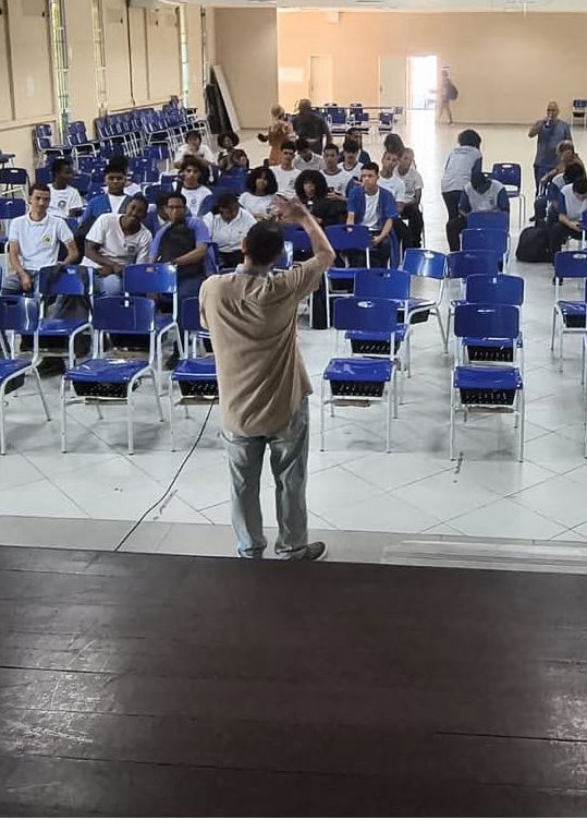 CRT Escolas leva orientação profissional à ETE Visconde de Mauá